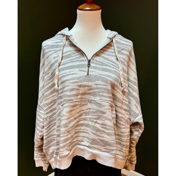 American Eagle Gray Animal Print Oversized Sweatshirt - Picture 1 of 7